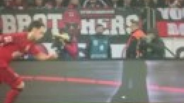 Hakan Çalhanoğlu'dan harika frikik golü!