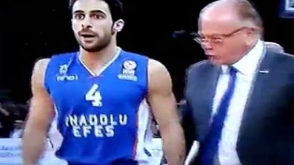 İvkovic, Doğuş Balbay'a tekme attı!