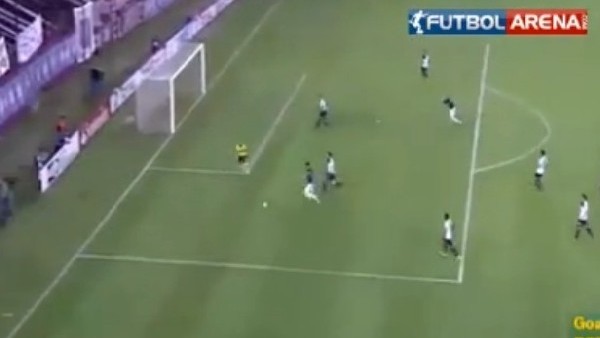 Tüm takımı ipe dizdi ve harika bir gol attı