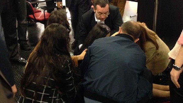 Aysal'ın toplantısında görevli bayıldı