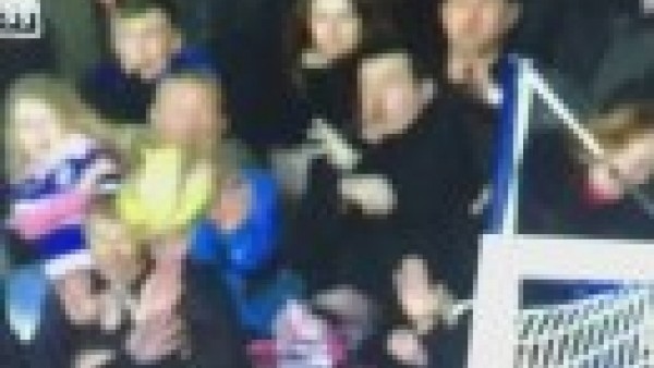 Yaya Toure tribündeki ufaklığın aklını aldı!