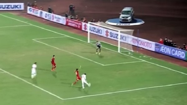 Paradoks çözüldü: Yumurta kaleciden çıkar!