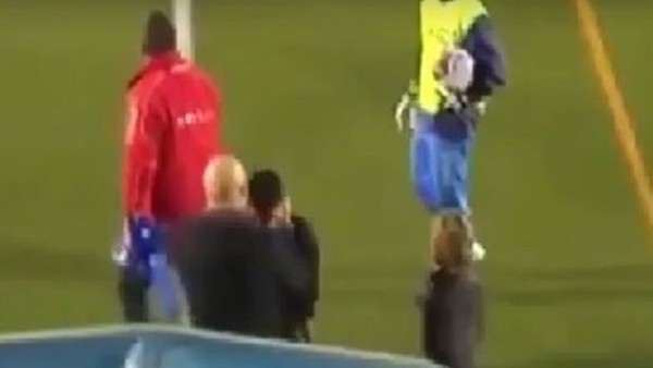 Kaleden kaleye gol yiyince göz yaşlarını tutamadı