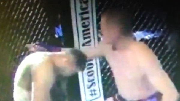 Rakibini 4 Saniyede yerle Bir Etti