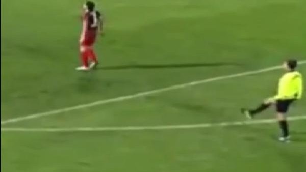 G.Saray'ın golünde hakemin olay hareketi