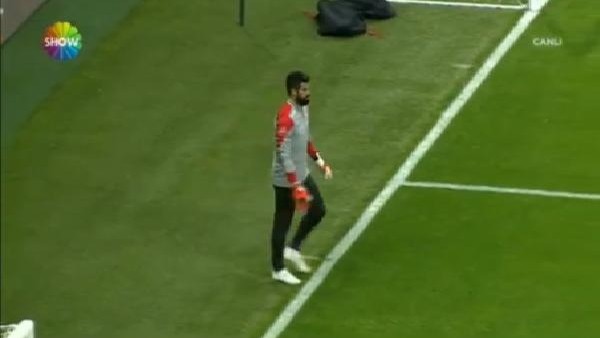 Volkan Demirel stadı terk etti