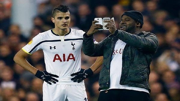 Tottenham maçında seyirci istilası