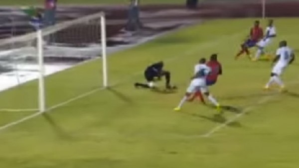 Kaleci resmen yumurtladı...