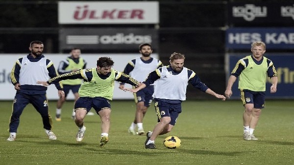 Emre Belözoğlu antrenmana çıktı