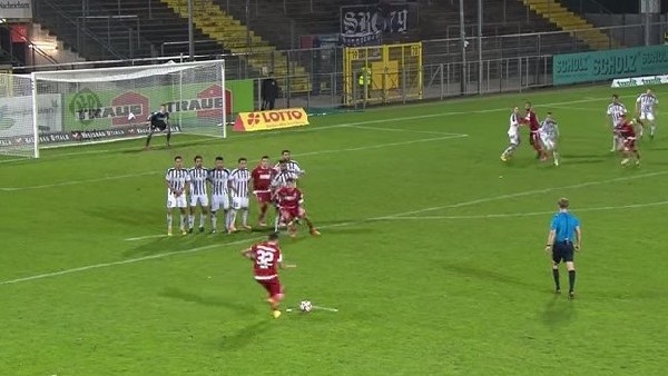 Almanya'da muhteşem frikik organizasyonu