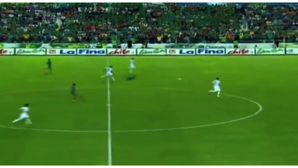 Oyuncu sahada terör estirdi!