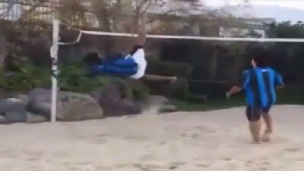 Yok artık Ronaldinho! Yine yaptı yapacağını...