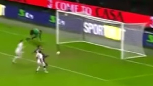 Kale dibinden golü kaçırdı! İnanamayacaksınız...