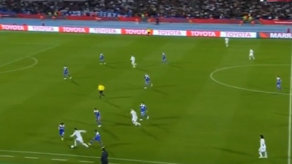 Ronaldo 3 kişiyi peşine taktı!