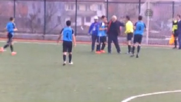 Amatör futbol maçında arbede