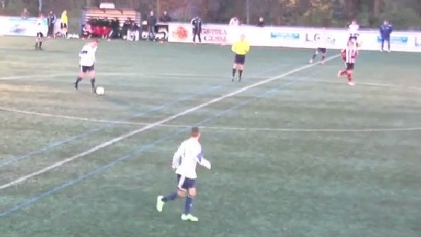 Orta sahadan kaleciyi fena avladı!