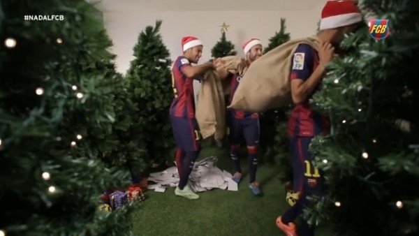 Barcelona'lı futbolcular Noel Baba oldu!