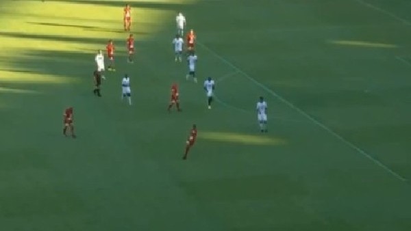 Robinho rakibiyle dalga geçti