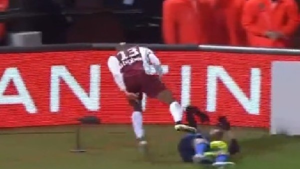 Malouda'dan rakibine sert faul