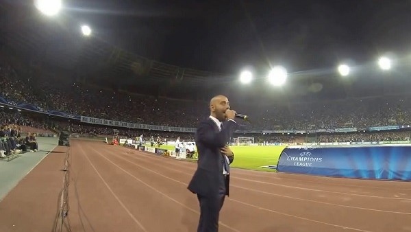 Napoli'nin çılgın anonsçusu coşturdu!