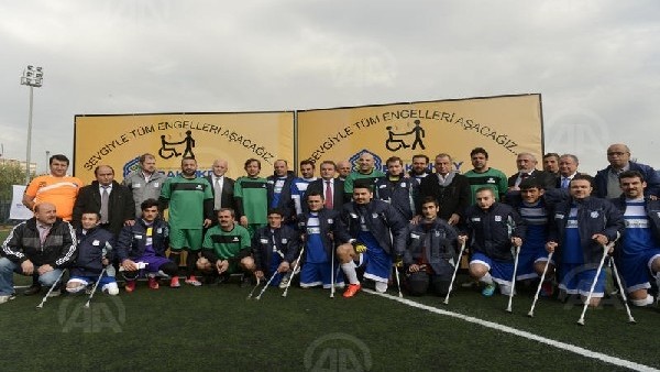 Engellilerle birlikte gösteri maçı yapıldı