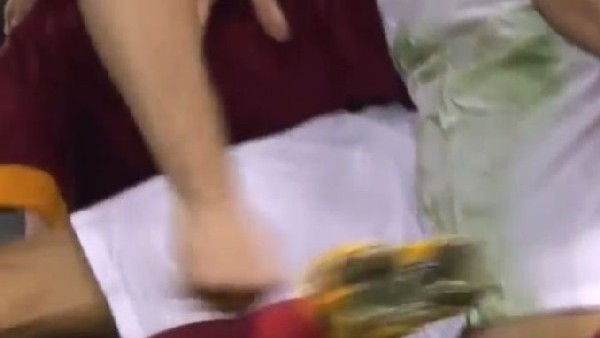 Salih Uçan'ın takım arkadaşını taciz ettiler