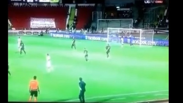 Gülme komşuna gelir başına! Balıkesir kalecisi...