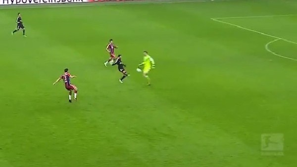 Neuer yine bir stoper gibi