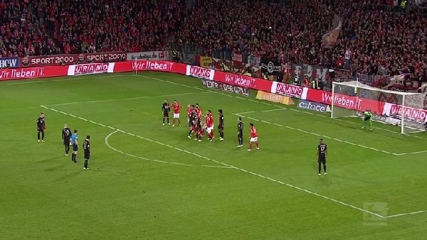 Schweinsteiger'dan Muhteşem Frikik Golü