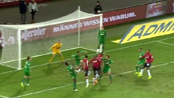 Farkında olmadan golü attı