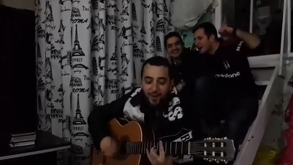 Demba Ba'ya yeni beste