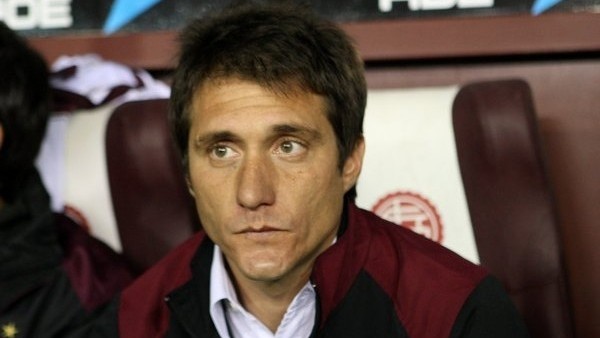 Teknik direktör sahaya daldı! Hakeme saldırdı...