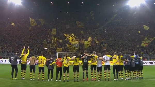Dortmund yeni yılı taraftarıyla kutladı