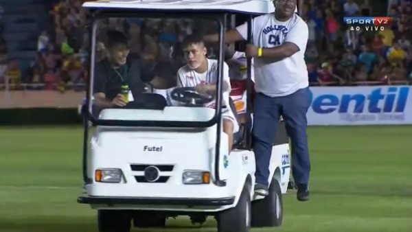 Robinho sakatlandı, Neymar taşıdı