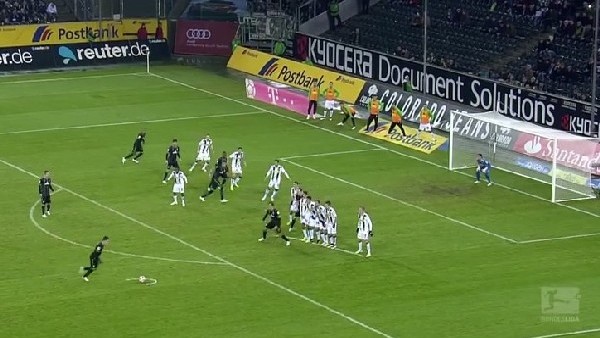 Almanya Liginde Haftanın Müthiş Frikik Golü