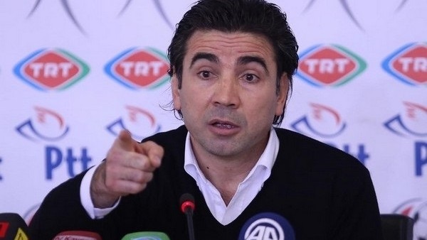 Teknik direktör basın toplantısında çıldırdı