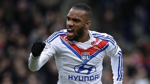 Lacazette kaleciyi çaresiz bıraktı