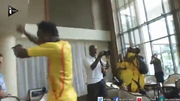 Kura ile üst tura çıkan Gine'li futbolcular sevinçten çıldırdı