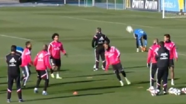 Ronaldo Marcelo'ya Uçan Tekme Attı!