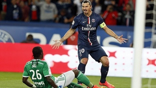 Zlatan bu kez göğsüyle attı