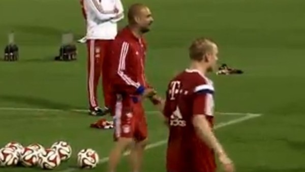 Guardiola antrenmanda kendinden geçti