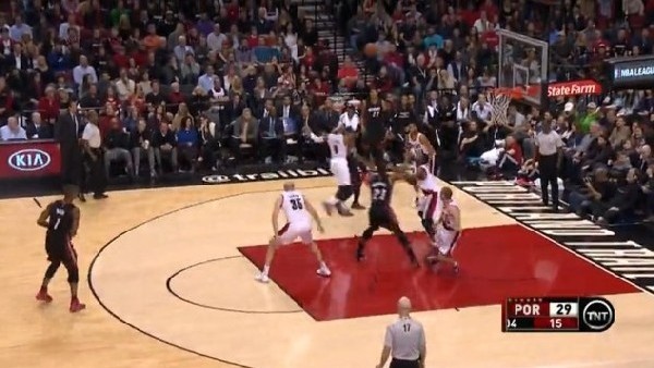 Hassan Whiteside şov yapıyor! İnanılmaz smaç...