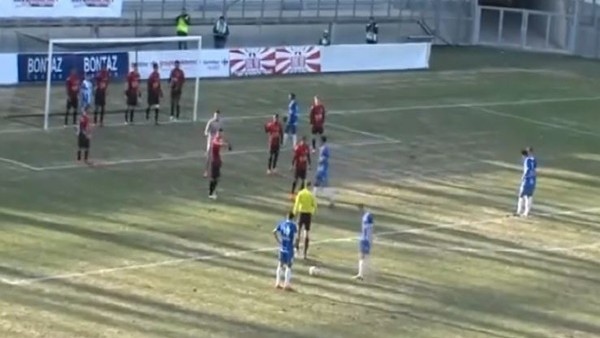 Böyle frikik daha önce görmediniz!