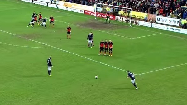 Kaleciyi Çaresiz Bırakan Enfes Frikik Golü