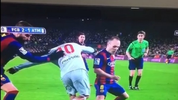 Arda, Pique ve Iniesta'yı rezil etti