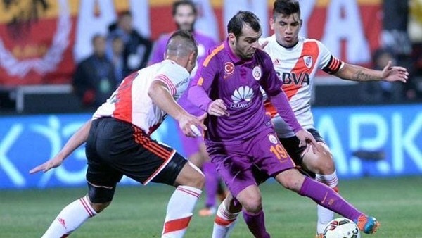 Galatasaray-River Plate maçında kavga çıktı