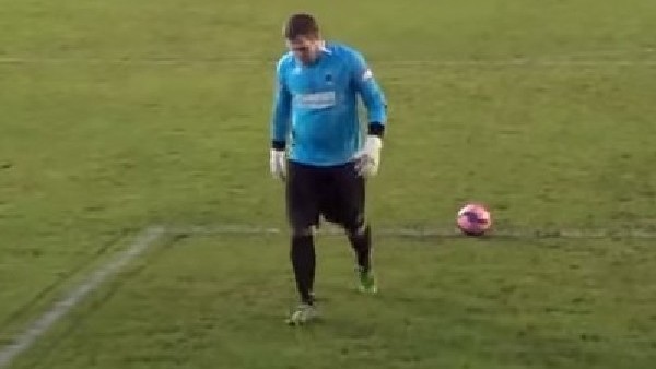 6 dakikada 3 gol yedi, taraftarlar dalga geçti!