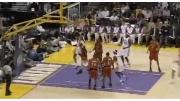 Kobe Bryant'tan Toronto'ya 81 sayı...