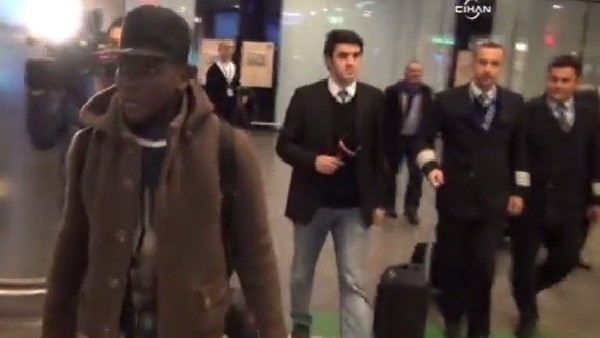 Beşiktaş'ın yeni transferi Opare, İstanbul'a geldi