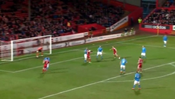 İskoç Golcüden Taraftarları Ayağa Kaldıran Vuruş!...